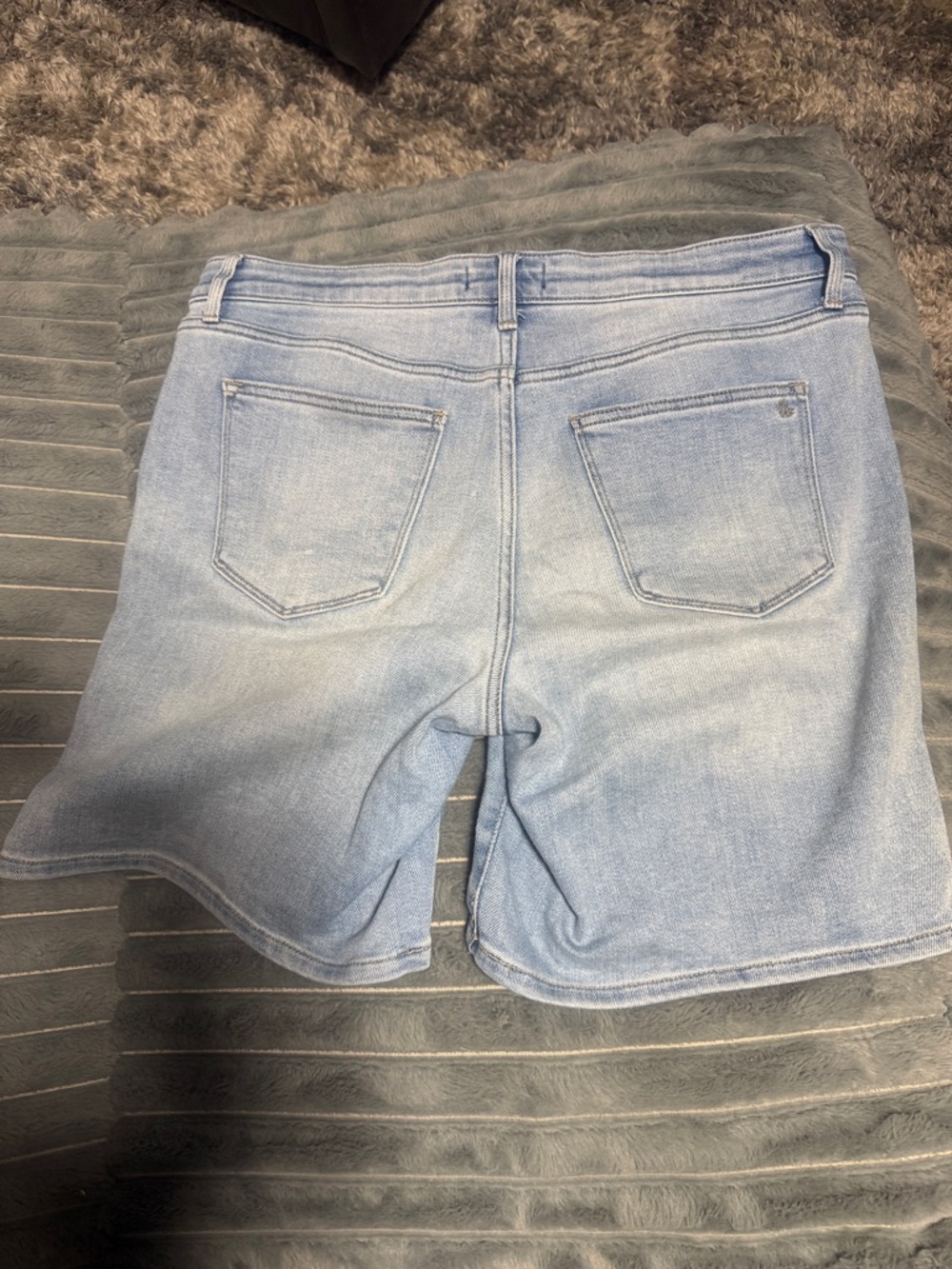 LuLaRoe Light Wash Denim Men’s Shorts - Picture 3 of 4